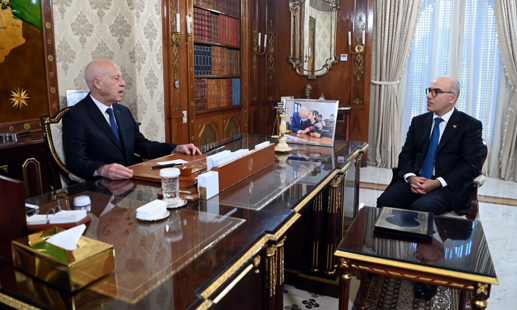 قيس سعيّد مع نبيل عمار