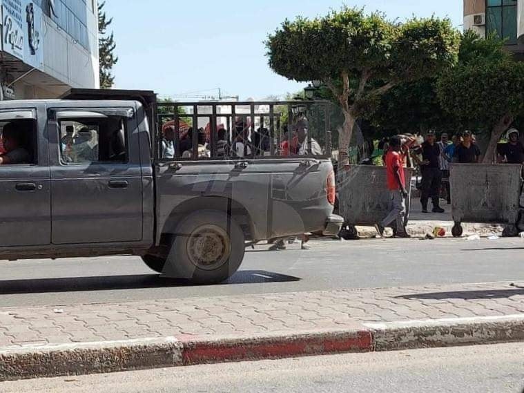 صفاقس/ الأمن يخلي ساحة باب الجبلي من المهاجرين الأفارقة (فيديو)