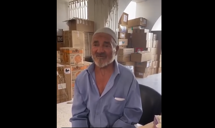 شاهد/ شيخ تونسي يتبرّع بأموال عمرته لفلسطين