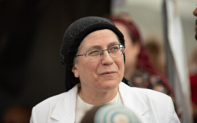 مستوطنون يطردون وزيرتهم: أيتها الفاشية انتم حكومة عار (فيديو)