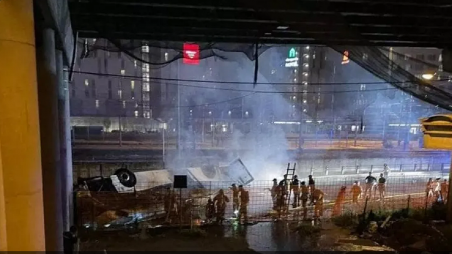 إيطاليا/ قتلى في حادث سقوط حافلة قرب البندقية