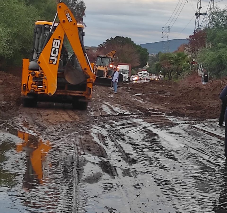 طبرقة/ الامطار تعيق حركة المرور(صور)