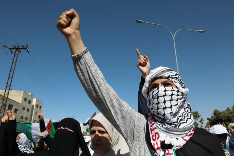 اسرائيل: نطلب من رعايانا بتركيا والإمارات والبحرين وماليزيا المغادرة فورا