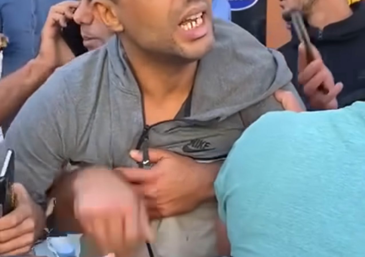 عاجل/ مواطنون يقبضون على الصومالي؟