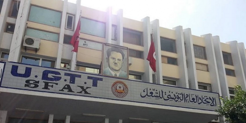 إيقاف الكاتب العام الجهوي لاتحاد الشغل بصفاقس و3 نقابيين من شركة ‘سونوتراك’ إيقاف الكاتب العام الجهوي لاتحاد الشغل بصفاقس و3 نقابيين من شركة ‘سونوتراك’