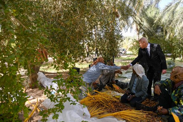 رجيم معتوق/ الرئيس يحث على تحويل الصحراء الى منتجة للثروات (فيديو)