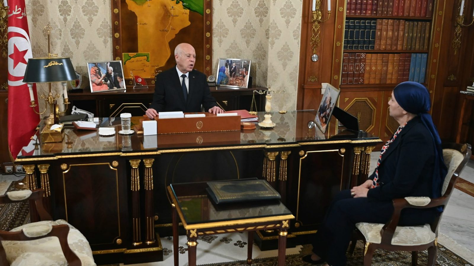 الرئيس يدعو القضاة الى تسليط الجزاء على كل من أذنب الرئيس يدعو القضاة الى تسليط الجزاء على كل من أذنب