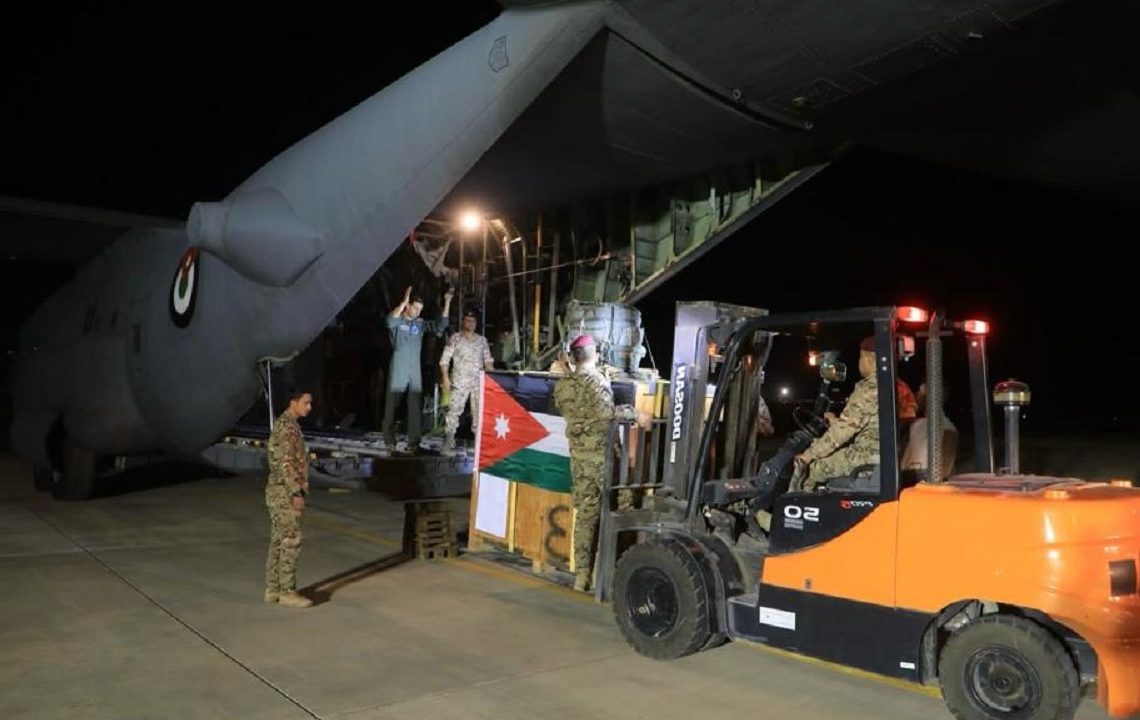 إنزال جوي أردني في غزة لمساعدات طبية إنزال جوي أردني في غزة لمساعدات طبية