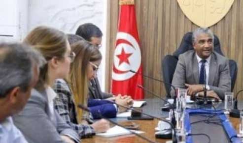 تدارس الأطر القانونية لتنظيم رياضة الـ”بادل” تدارس الأطر القانونية لتنظيم رياضة الـ”بادل”