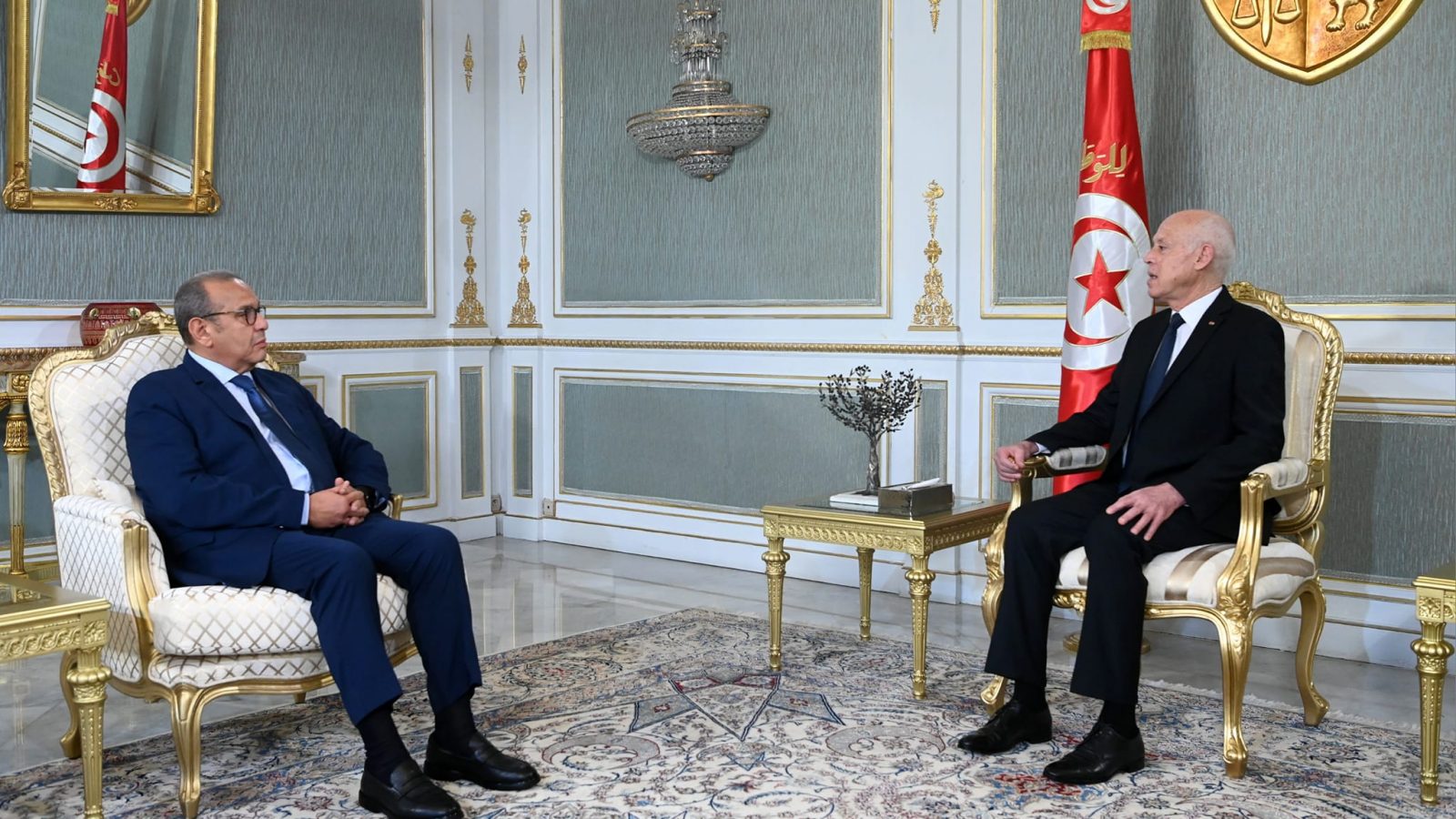 رئيس الجمهورية يدعو رجال الاعمال لمعاضدة مجهودات الدولة رئيس الجمهورية يدعو رجال الاعمال لمعاضدة مجهودات الدولة