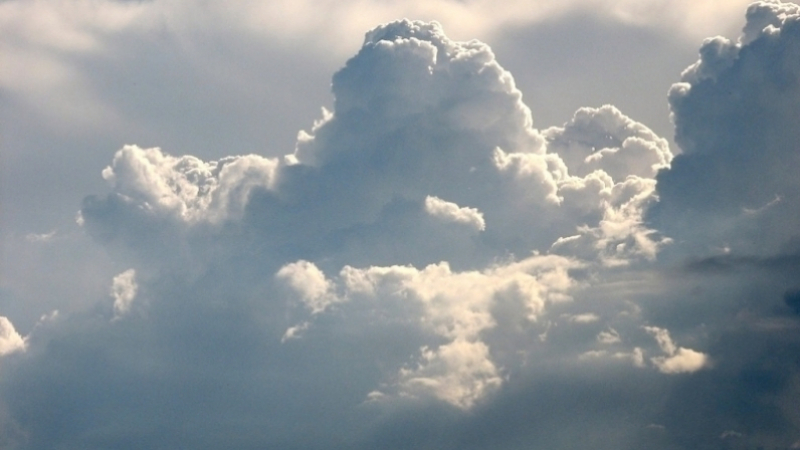 طقس الاثنين/ سحب عابرة ورياح قوية