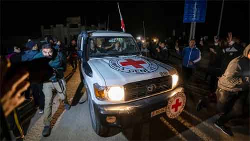 شاهد/ حـ..مـ.اس تفرج عن 11 إسرائيلياً (فيديو)