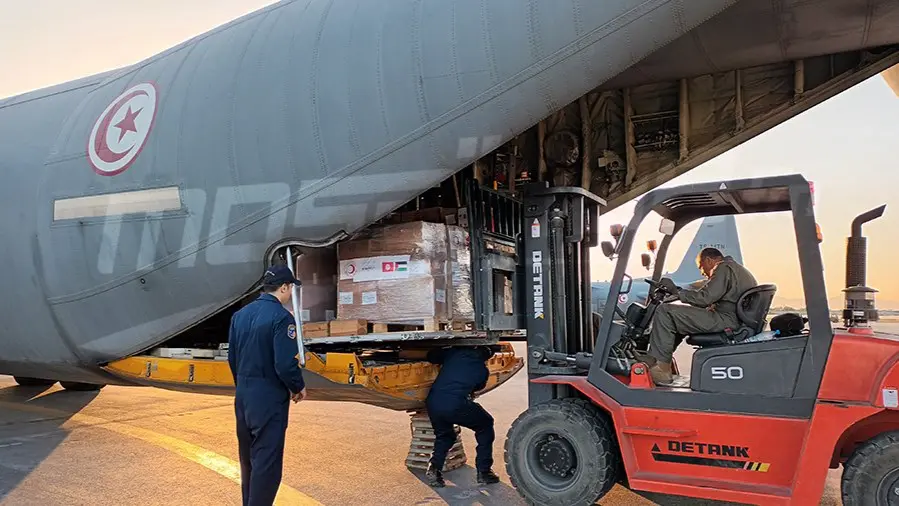 طائرة مساعدات