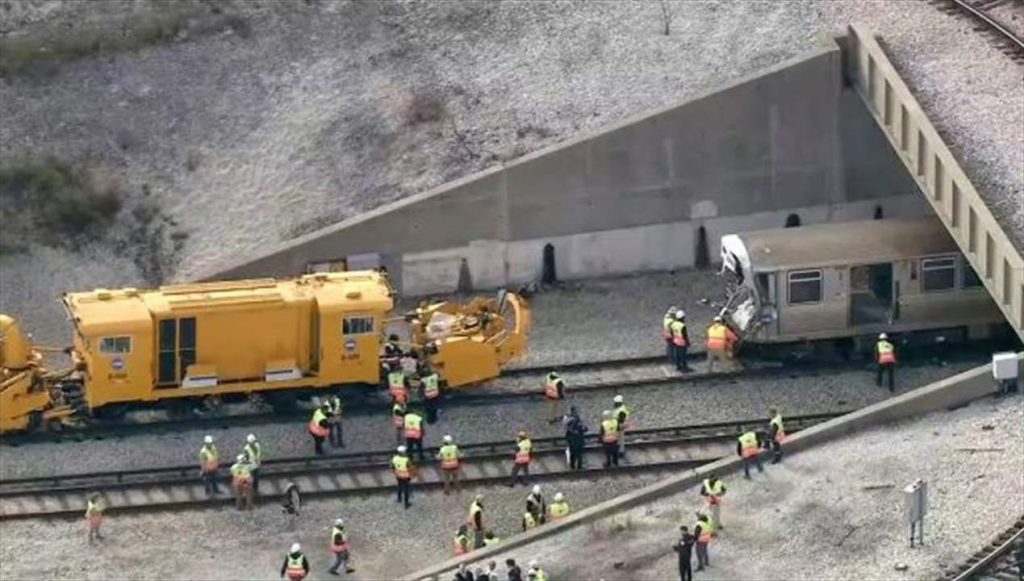 عشرات الجرحى في اصطدام قطار بكاسحة ثلوج في شيكاغو