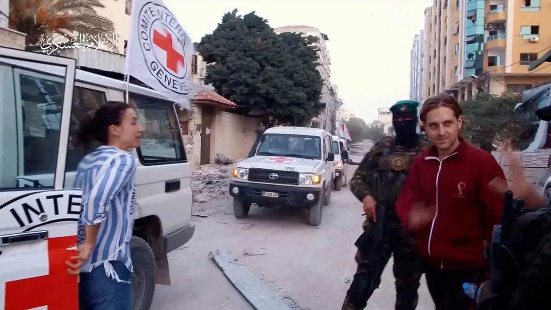 هرب وتجول بـ.غزة 4 أيام ثم عاد.. قصة غريبة لأسير إسرـ…ائيلي