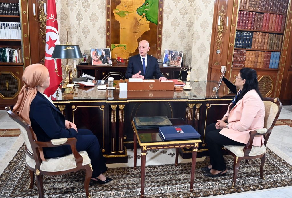 قيس سعيد وزيرة العدل ووزيرة المالية