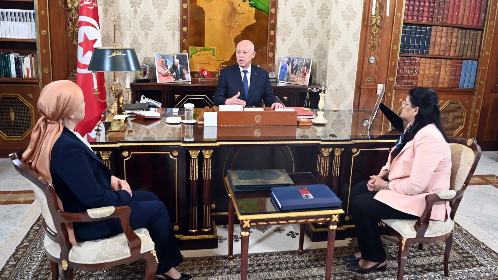 الرئيس: أحدهم اشترى عقارا مصادرا بمليوني دينار وفرّط فيه بعشرين مليون دينار!!