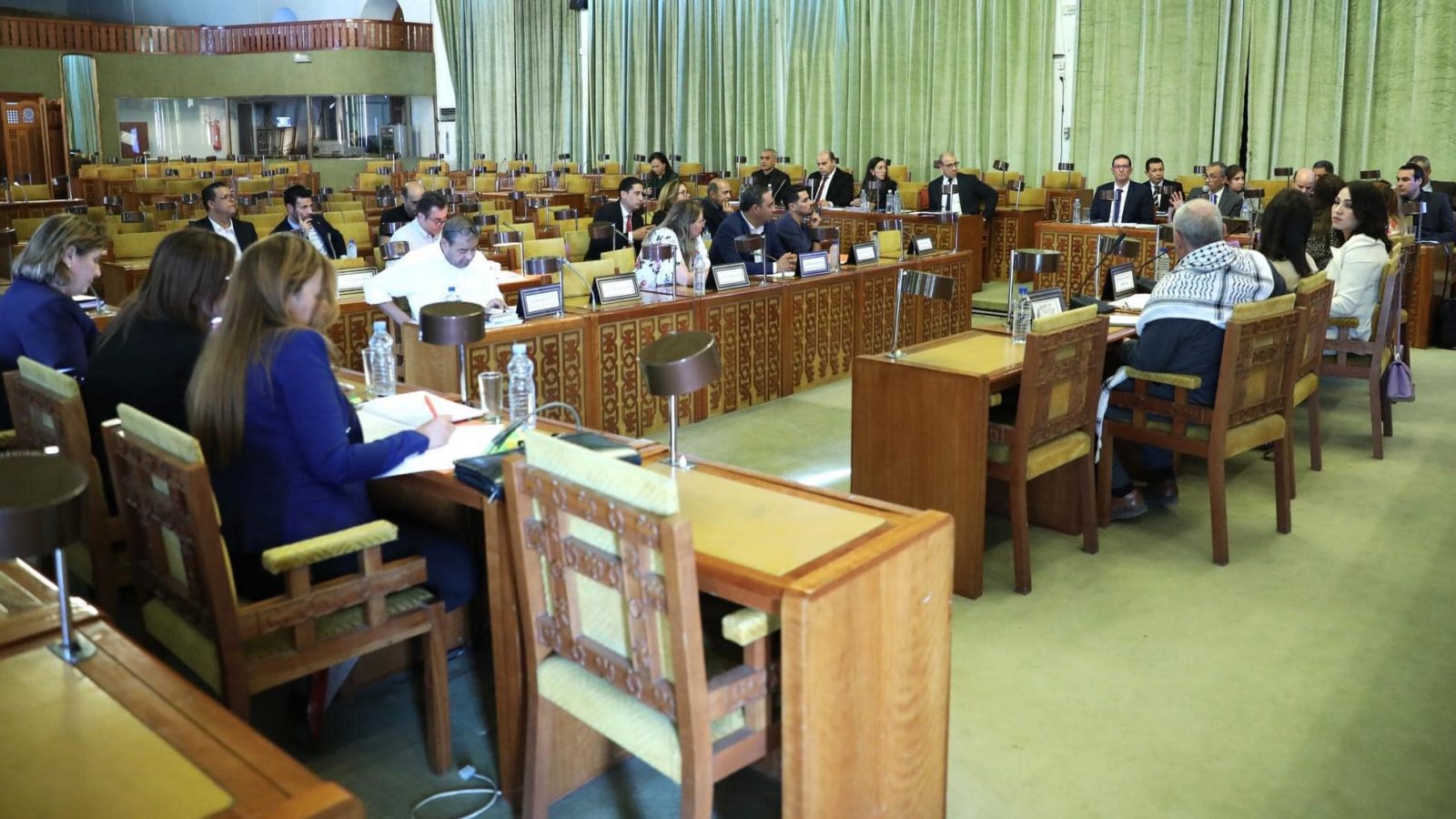 ممثلي رئاسة الجمهورية يعرضون مهام الرئيس على النواب ممثلي رئاسة الجمهورية يعرضون مهام الرئيس على النواب