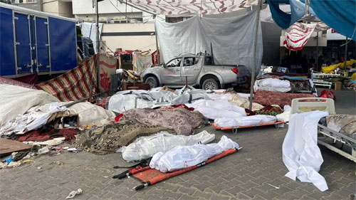 جثث سرقت وجروح متعفنة.. طبيب يروي هول ما يحدث بمستشفى الشفاء