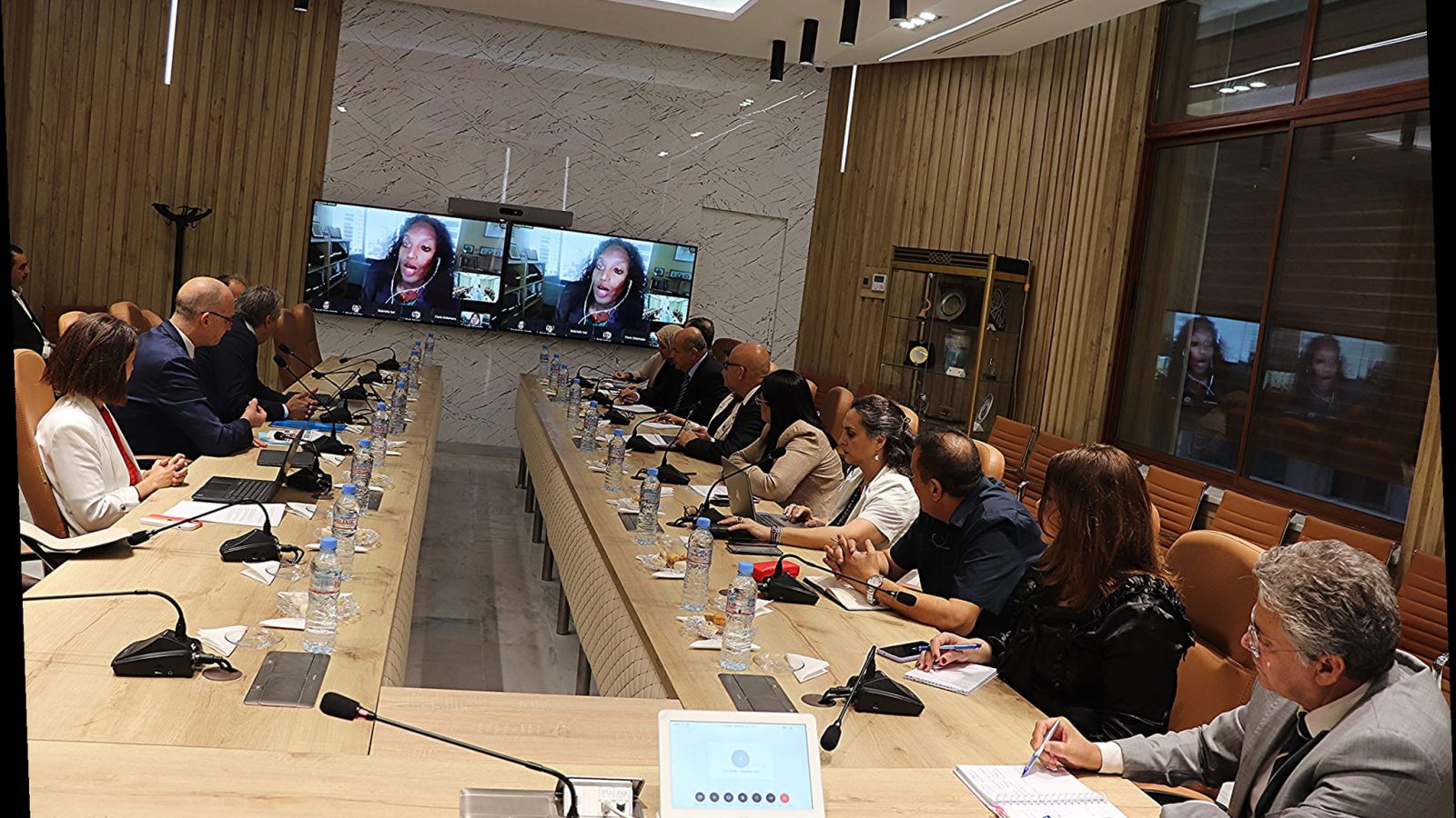 القصبة/ اجتماع بين فريق من الحكومة ووفد من البنك الدولي