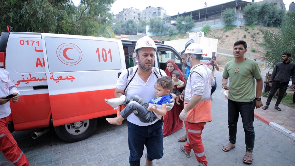 الهلال الأحمر يكشف: إسرا-ئيل تتعمد اعتقال الجرحى والتنكيل بهم