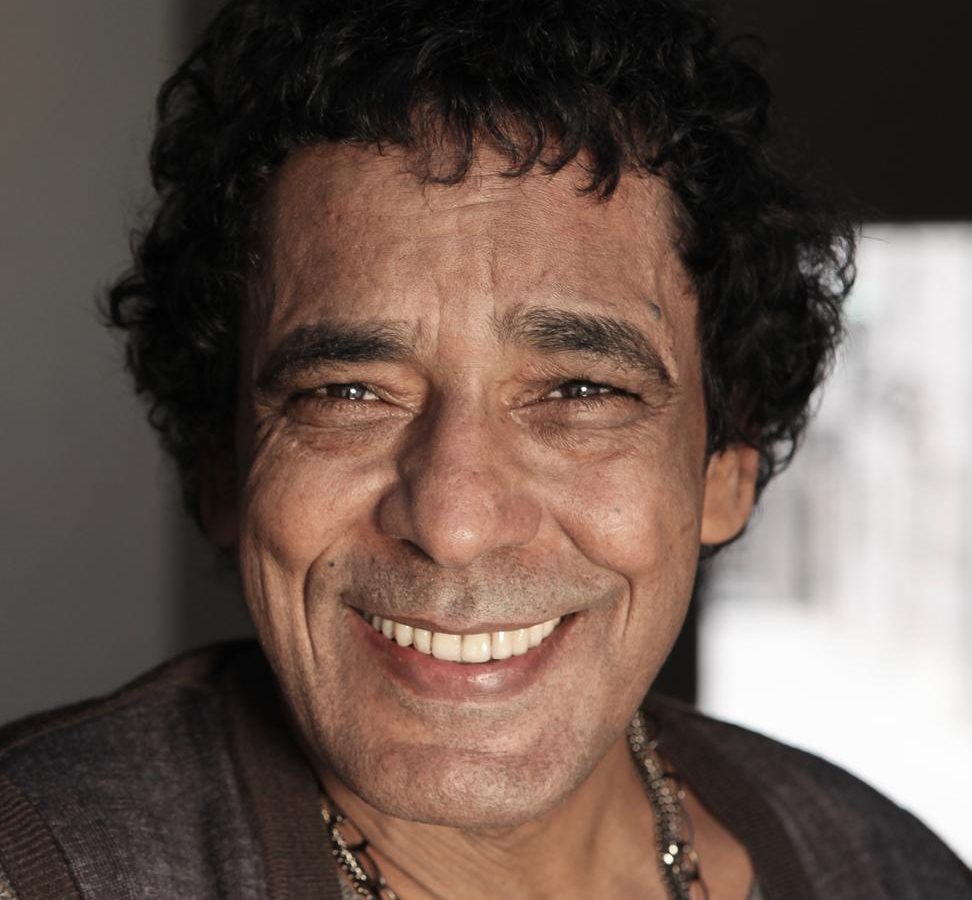 أحدث ظهور للمطرب محمد منير يثير قلق جمهوره (صور)