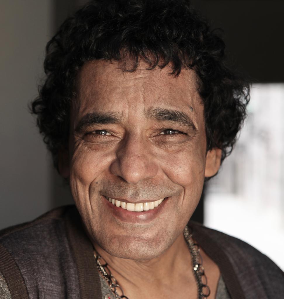 أحدث ظهور للمطرب محمد منير يثير قلق جمهوره (صور)