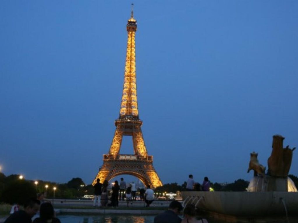 إغلاق برج إيفل لهذا السبب