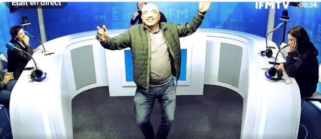 احتفالا بـ”جعة “الامارات.. نجيب الدزيري يرقص على انغام اغنية الشاب صاليح (فيديو) احتفالا بـ”جعة “الامارات.. نجيب الدزيري يرقص على انغام اغنية الشاب صاليح (فيديو)