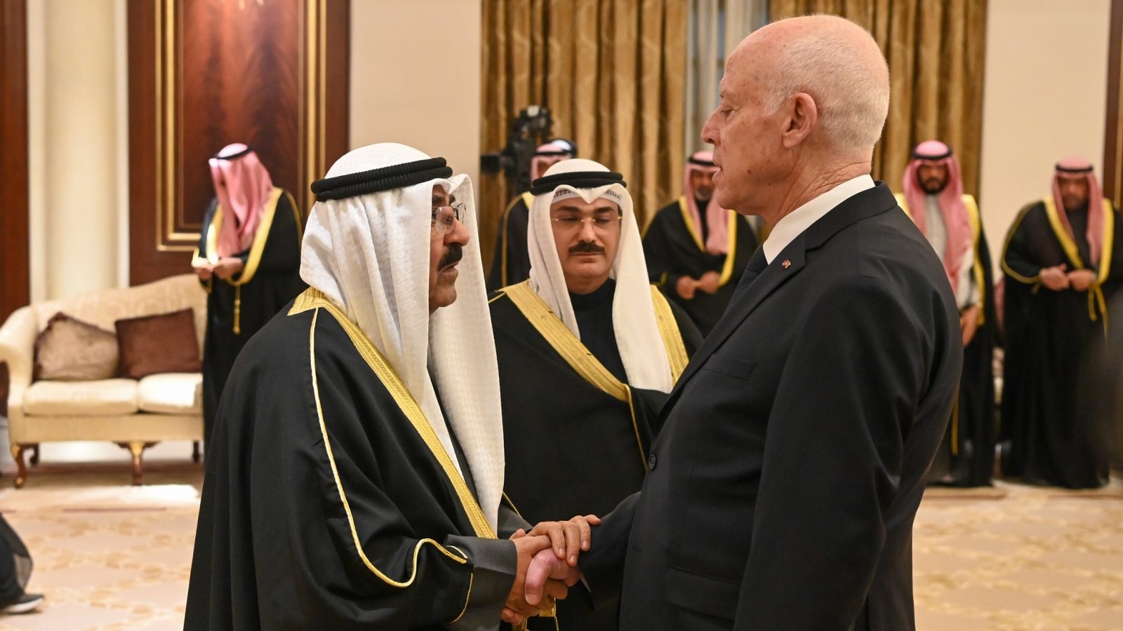 فيديو وصور/ سعيد يقدم التعازي لأمير الكويت