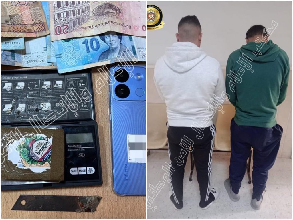 المرسى.. يروجان المخدرات عبر نافذة تطل على الشارع