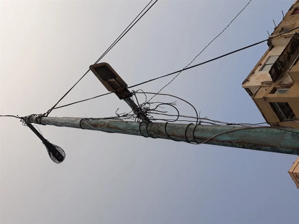 بلدية منوبة.. لا للاقتراب من اعمدة الانارة