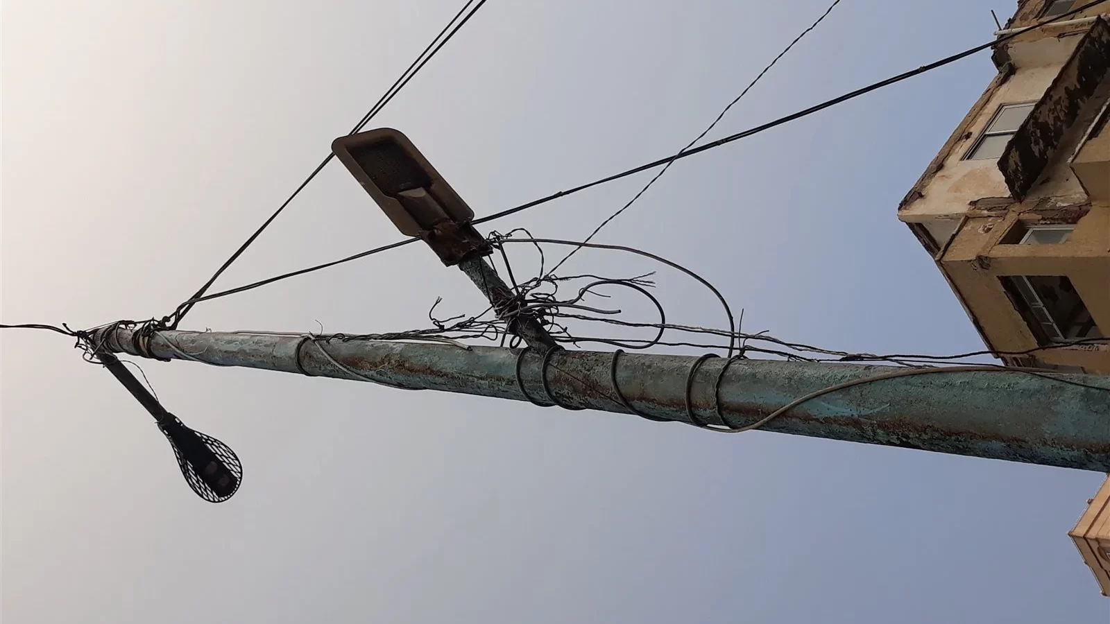 بلدية منوبة: لا للاقتراب من اعمدة الانارة