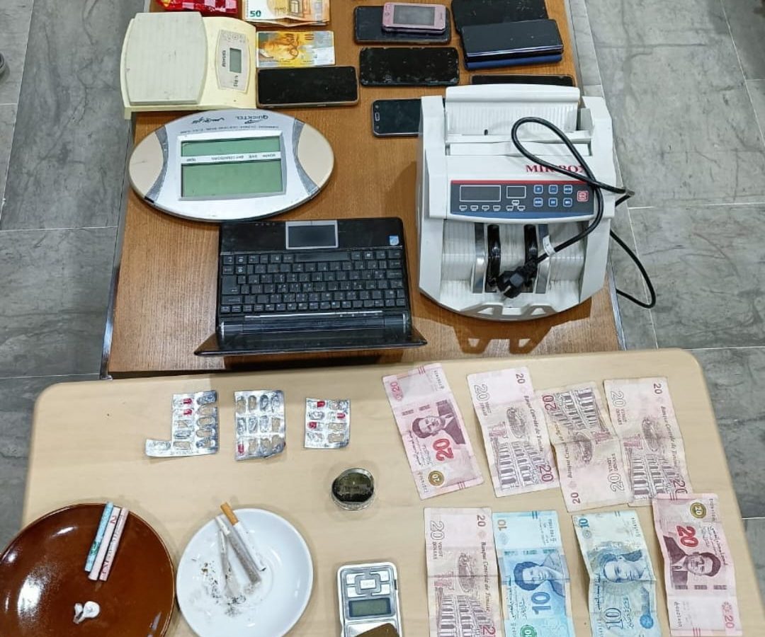 تبييض اموال وترويج مخدرات وسرقة.. ايقافات بالجملة في القصرين تبييض اموال وترويج مخدرات وسرقة.. ايقافات بالجملة في القصرين