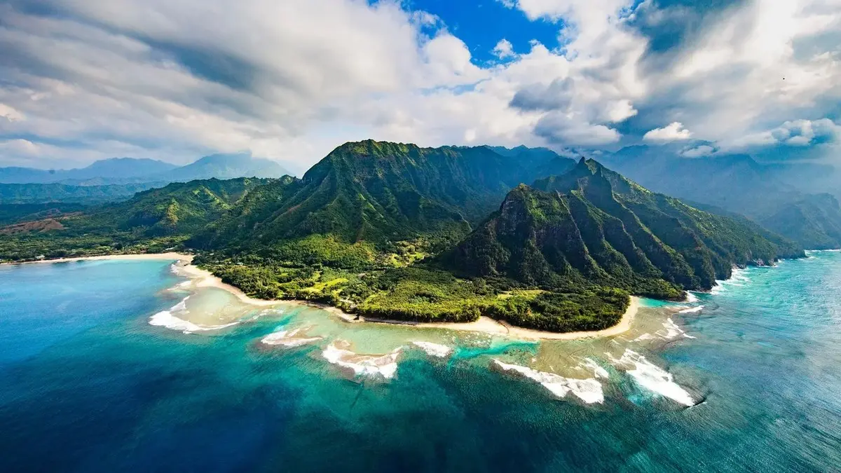 تحسبا لنشوب حرب عالمية ثالثة/ زوكربيرغ يبني مخبأ سرياً وسط المحيط