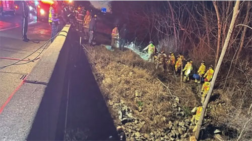 علق في حطام شاحنته لأسبوع/ الصدفة تنقذ أمريكياً من الموت (صور)