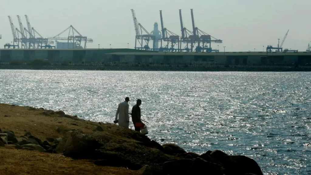 ردا على الحوثيين.. الفرقة 153 تستنفر بالبحر الأحمر