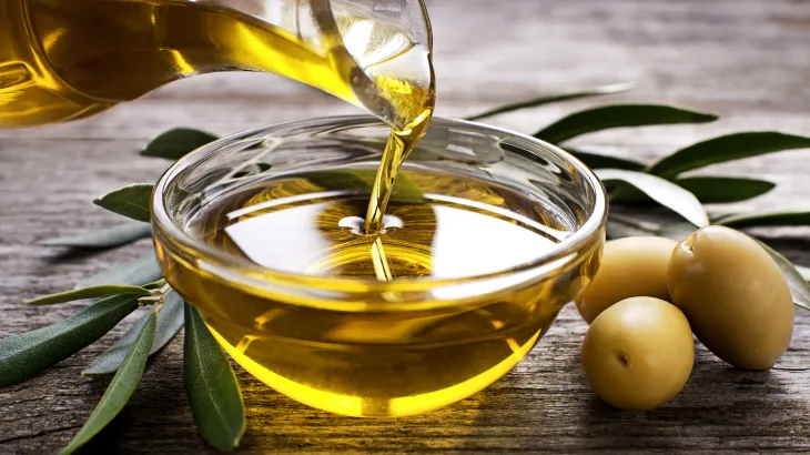 زيت الزيتون يباع في شركة اللحوم