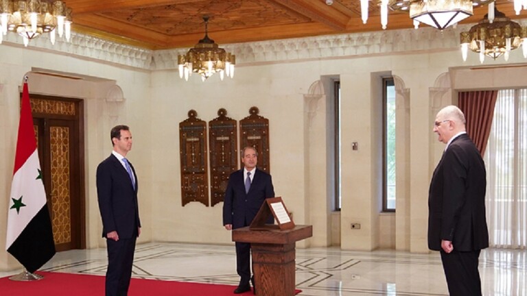 سفيرا سوريا لدى السعودية والجزائر يؤديان اليمين لدى الأسد سفيرا سوريا لدى السعودية والجزائر يؤديان اليمين لدى الأسد