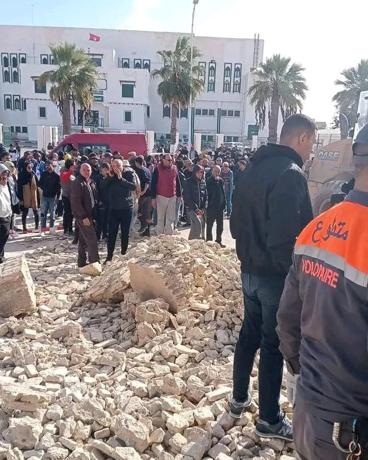 شاهد فيديو لانهيار جزء من سور مدينة القيروان