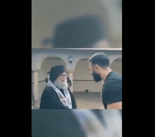 شاهد/ قس يتحدى إسرائيل برفع الأذان من الكنيسة