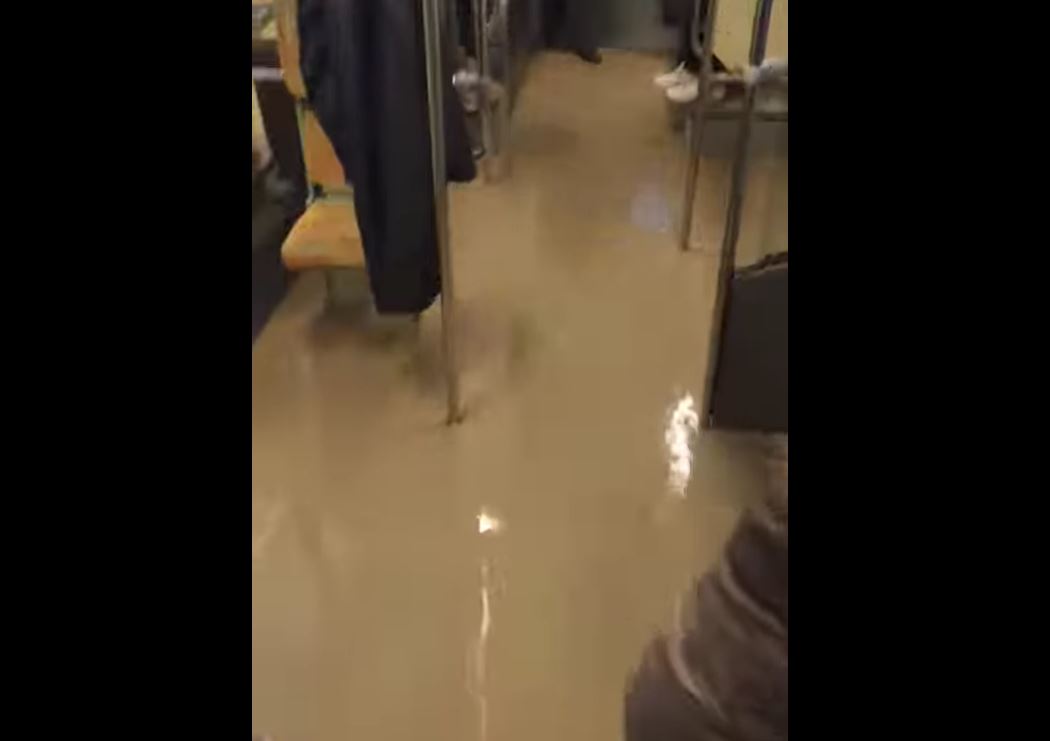 فيديو من فوشانة.. الـ”كار” العائمة فيديو من فوشانة.. الـ”كار” العائمة