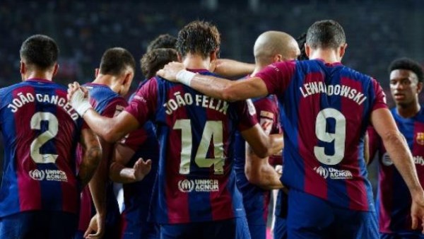في قرار حكومي غريب.. منع لاعبي برشلونة من “الاستحمام” !