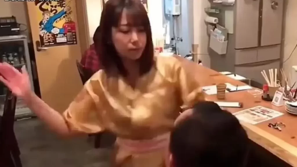 فيديو.. بهذا المطعم ستشكر من يصفعك وستدفع مقابل المزيد!