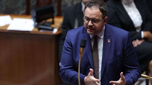 قانون الهجرة الجديد يدفع وزير فرنسي على الاستقالة قانون الهجرة الجديد يدفع وزير فرنسي على الاستقالة