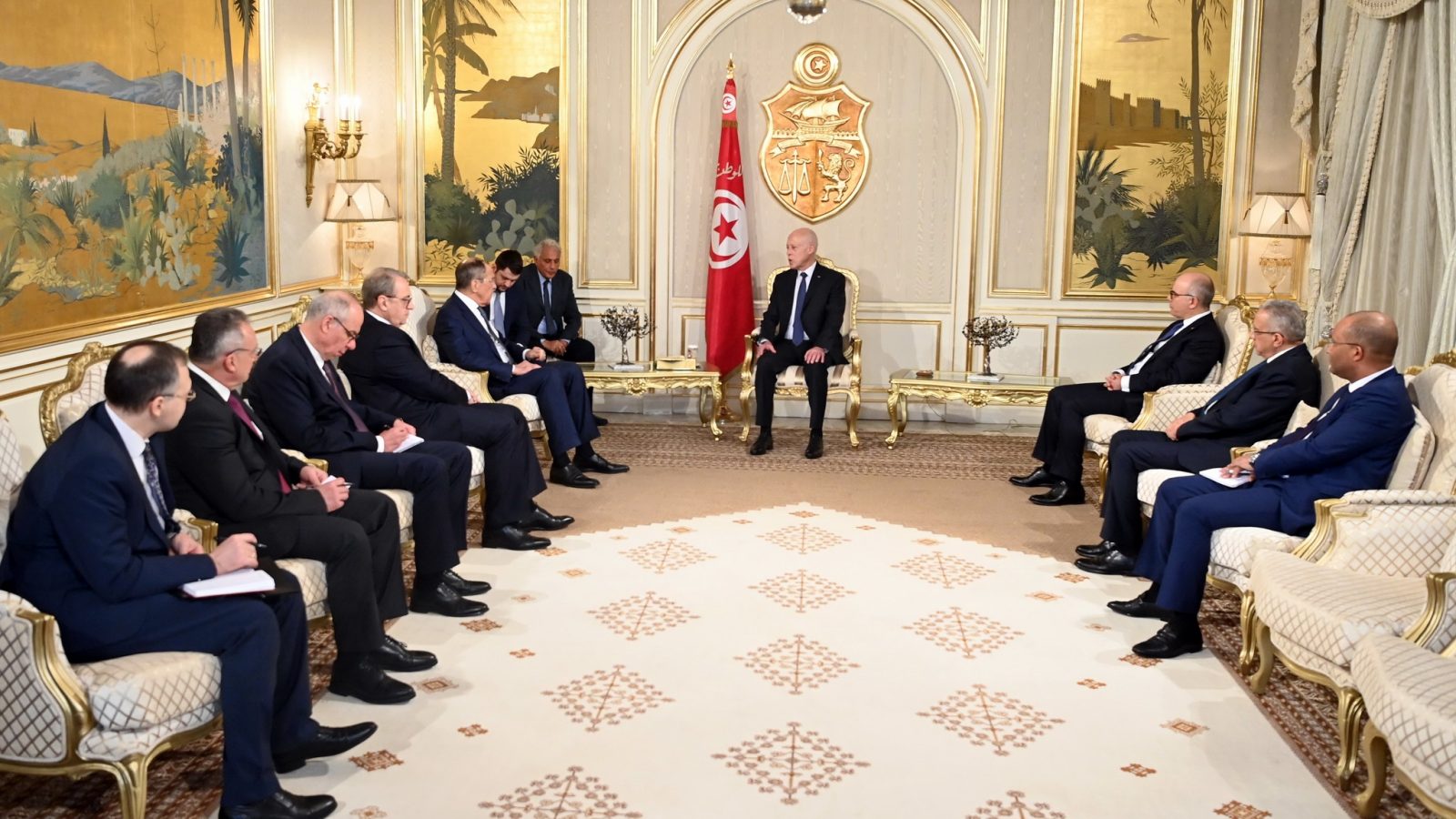 لافروف في لقائه بسعيد: الغرب يحاول “إغراق” قضية دولة فلسـ.طين لافروف في لقائه بسعيد: الغرب يحاول “إغراق” قضية دولة فلسـ.طين