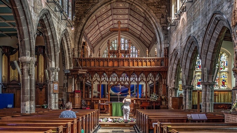 سابقة/ كنيسة إنجلترا تبارك زواج المثليين (صور)