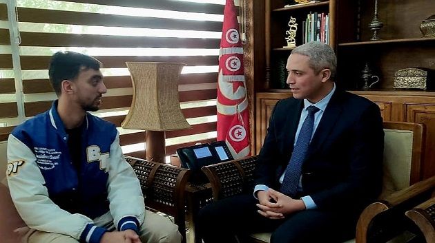 ماذا في لقاء وزير السياحة بالبطل الأولمبي خليل الجندوبي؟