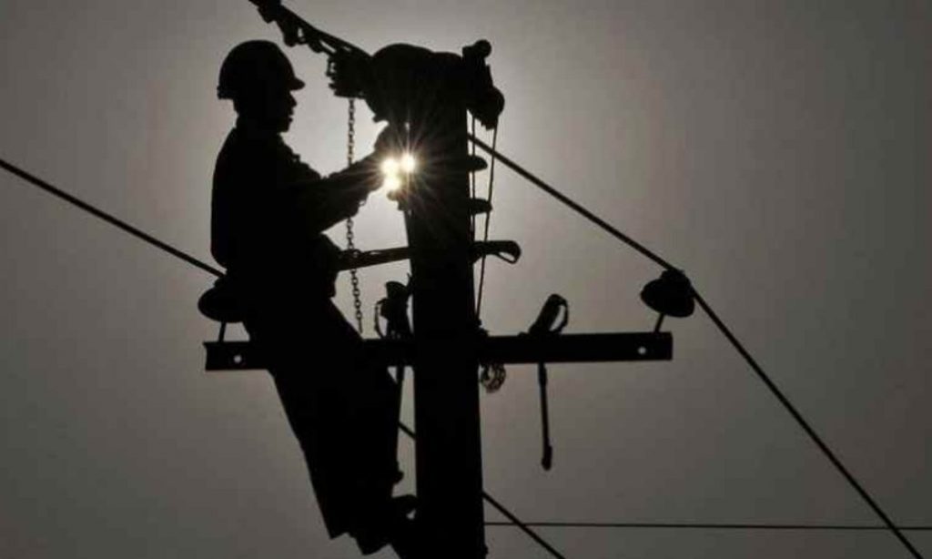 مواطن يعتدي بالعنف الشديد على عون ستاغ ويحيله إلى المستشفى