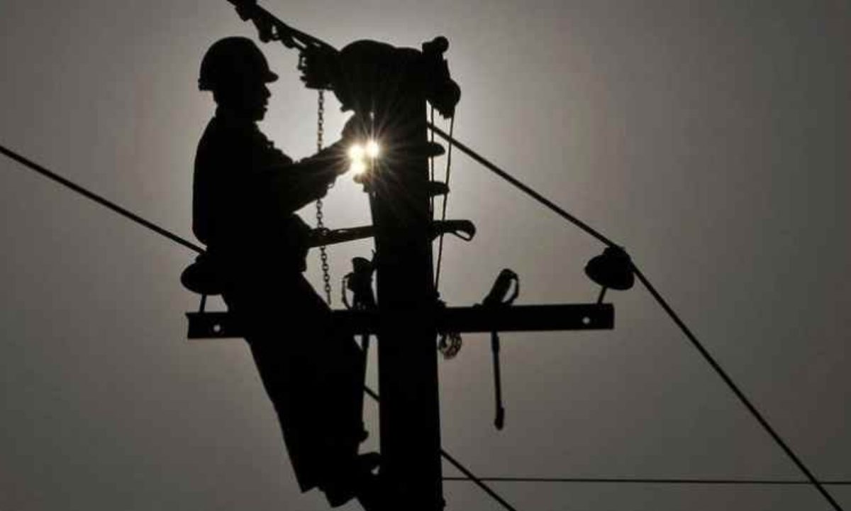 مواطن يعتدي بالعنف الشديد على عون ستاغ ويحيله إلى المستشفى